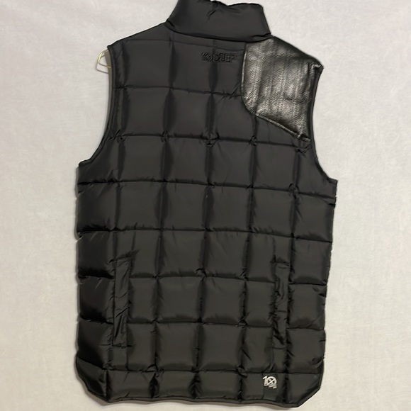 10.Deep Vest - Picture 5 of 8